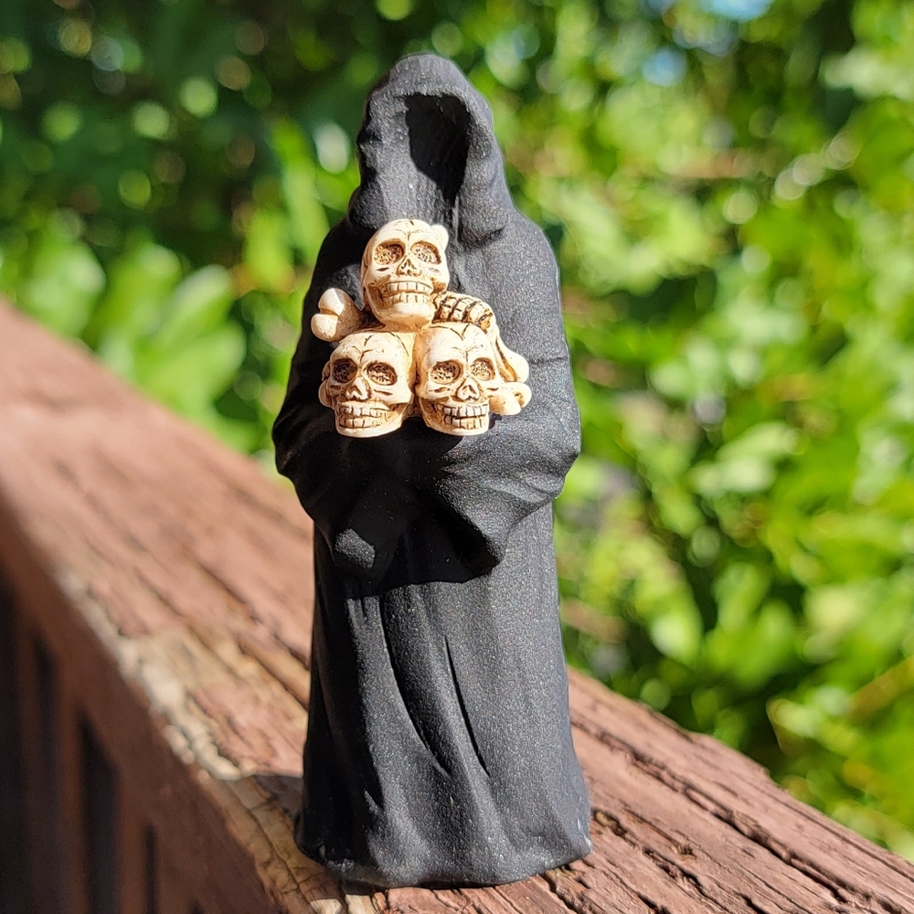 (C) NEW 3.95" BLACK OBSIDIAN GRIM REAPER WITH SKULLS